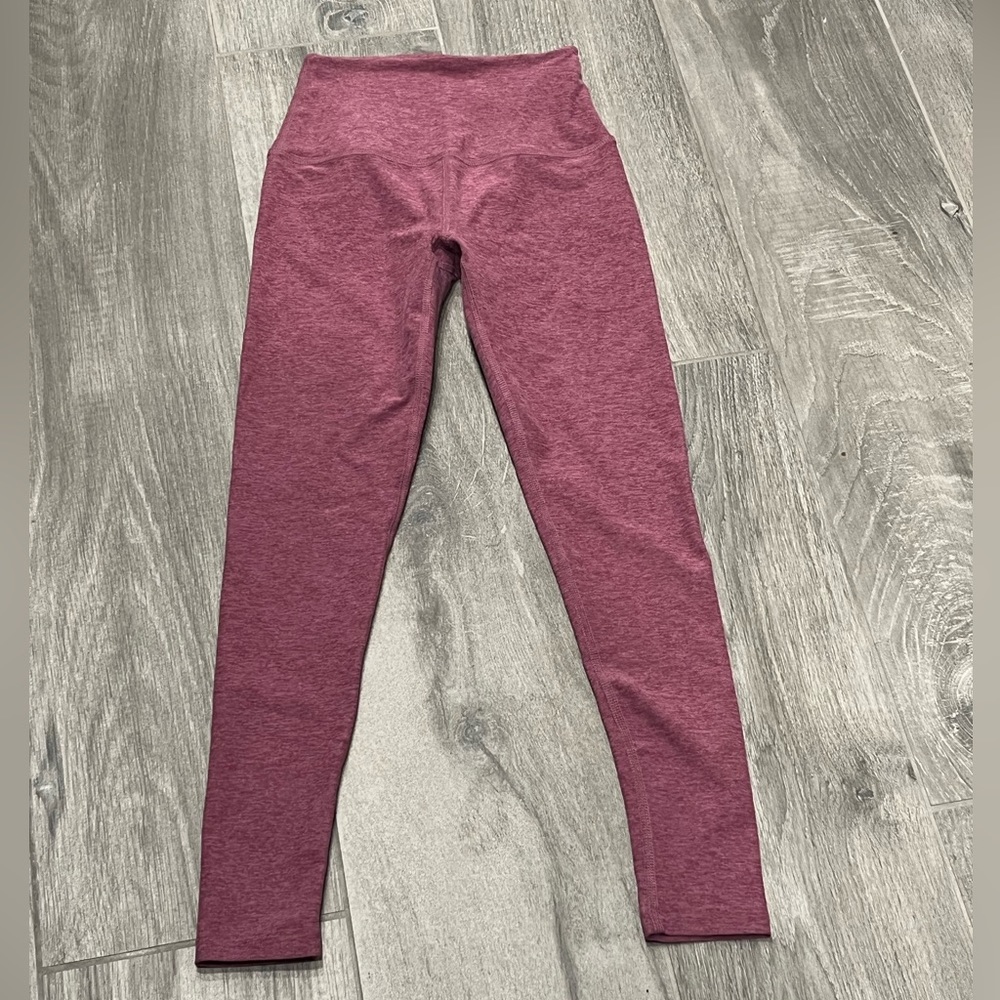 NEVER WORN!! Beyond Yoga dusty rose legging -XS